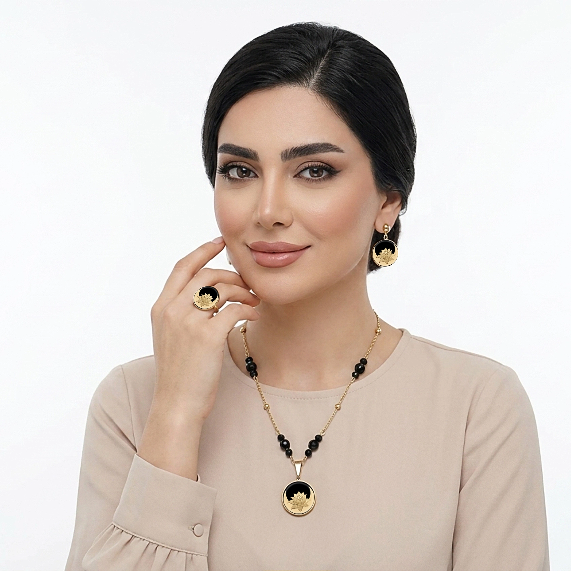 گردنبند بزرگ گرد اونیکس گل نیلوفر